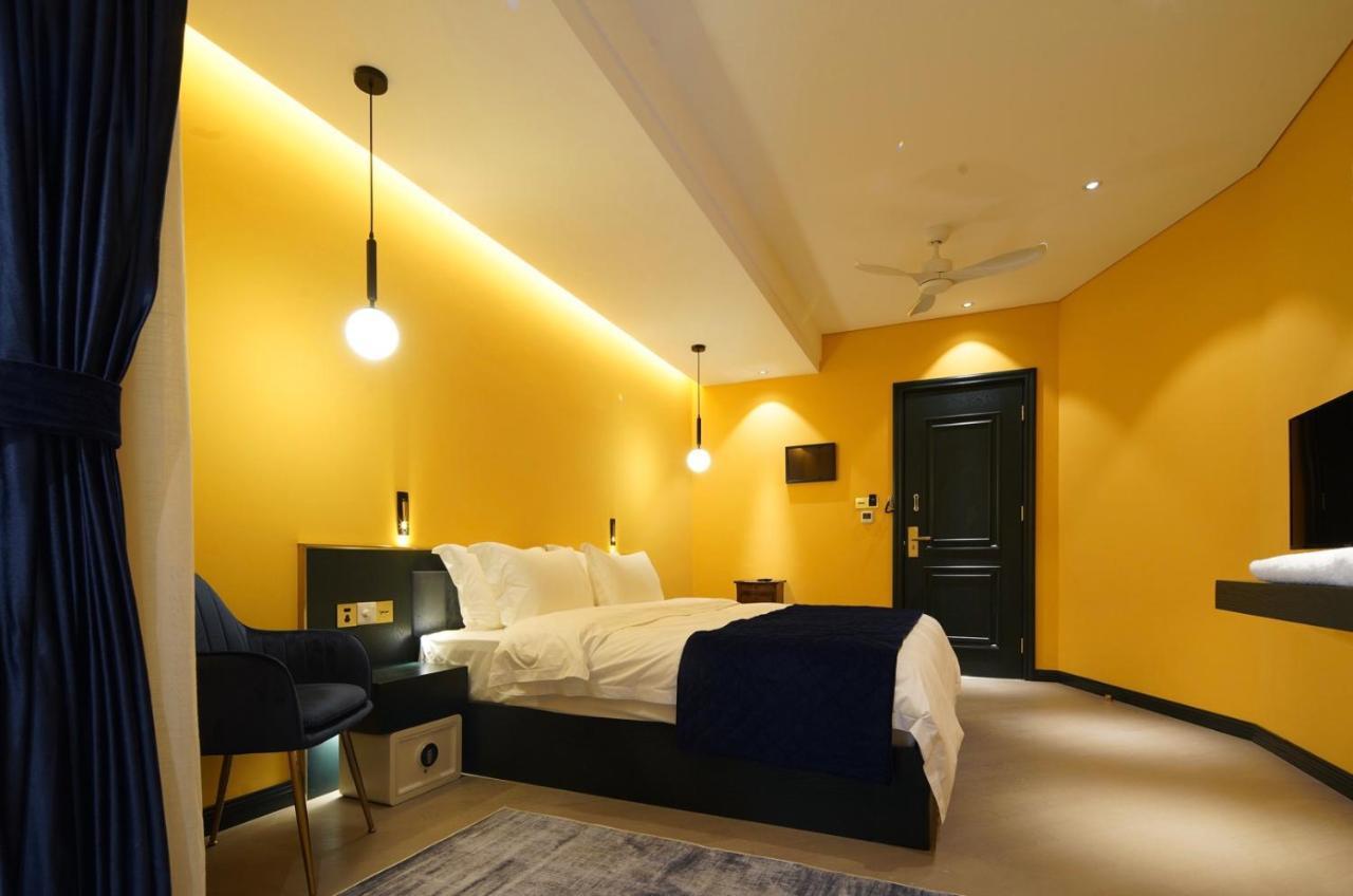 มูนแอนด์ชาลิซ Hotel คุนหมิง ภายนอก รูปภาพ