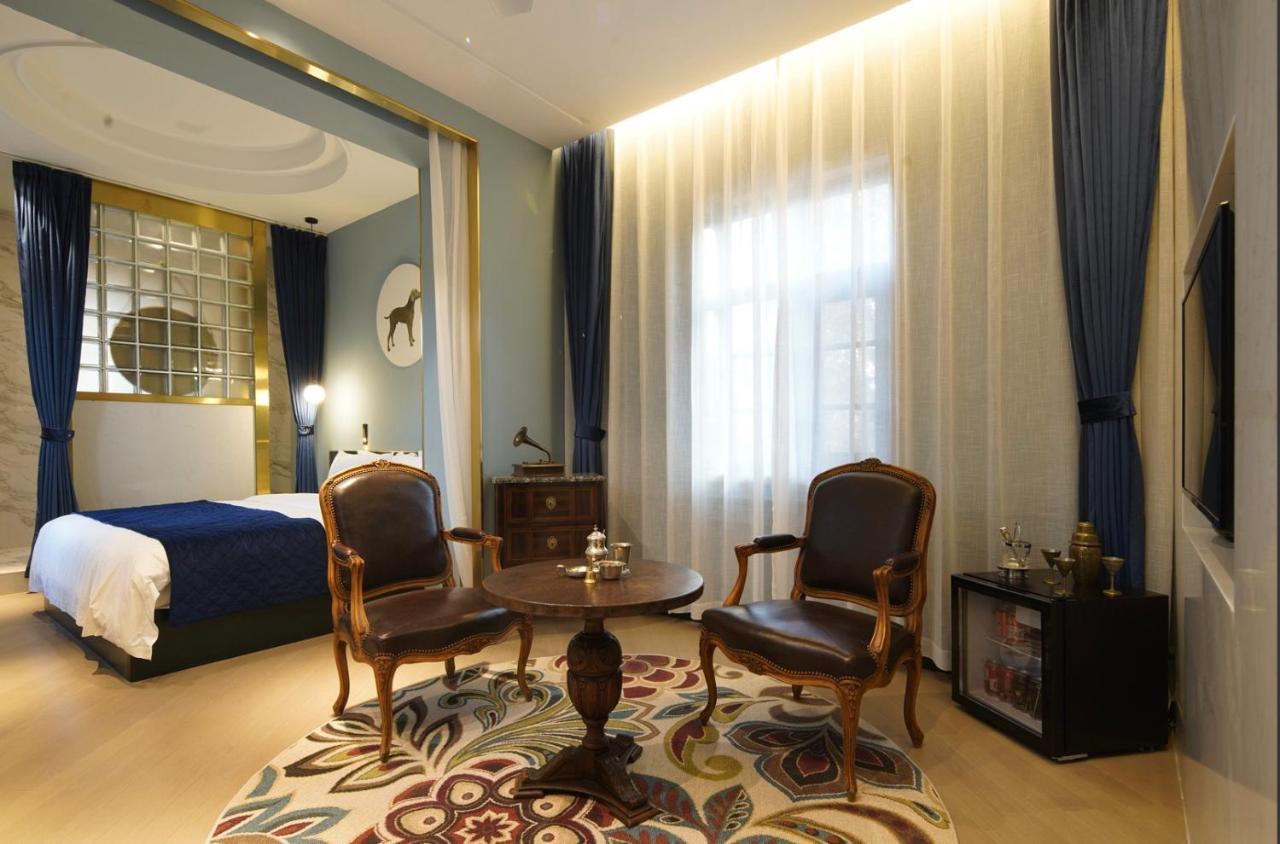 มูนแอนด์ชาลิซ Hotel คุนหมิง ภายนอก รูปภาพ
