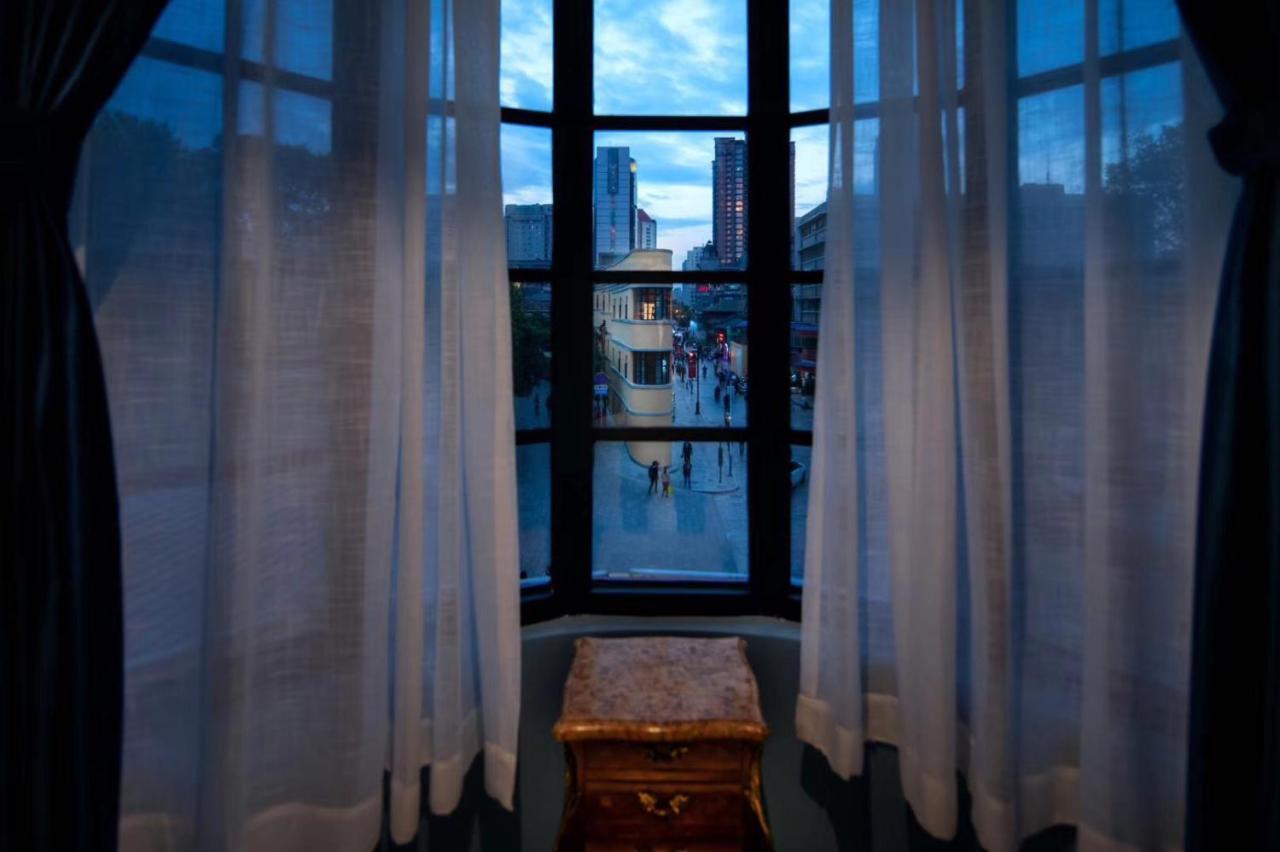 มูนแอนด์ชาลิซ Hotel คุนหมิง ภายนอก รูปภาพ