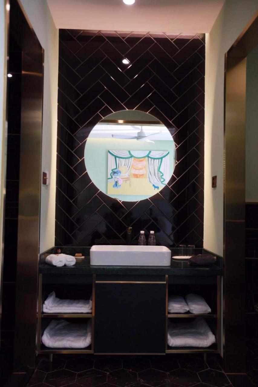 มูนแอนด์ชาลิซ Hotel คุนหมิง ภายนอก รูปภาพ