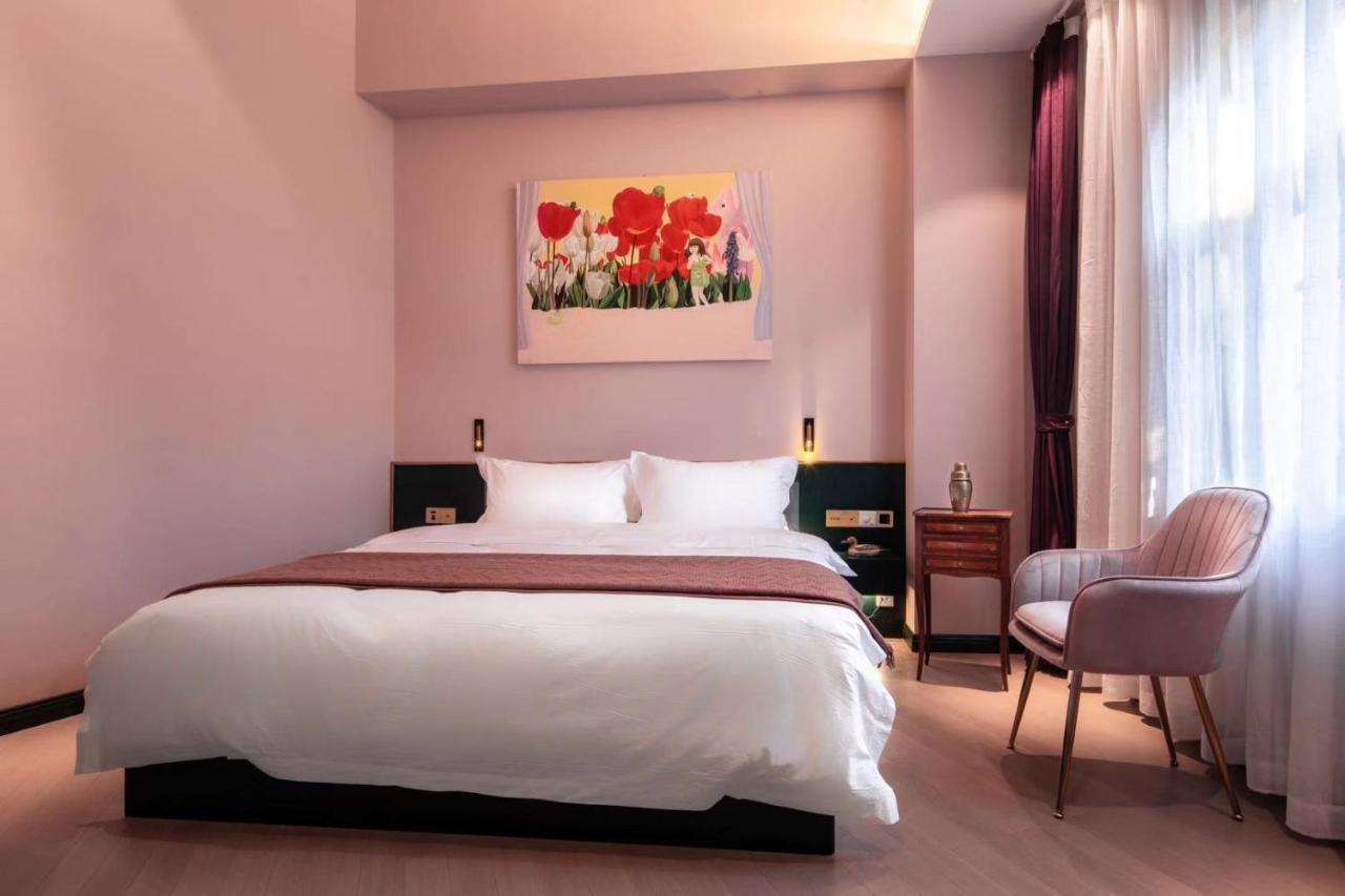 มูนแอนด์ชาลิซ Hotel คุนหมิง ภายนอก รูปภาพ